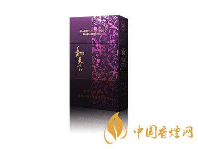 2020白沙和天下價(jià)格表和圖片 2020和天下香煙是白沙牌香煙中的一種，說(shuō)起和天下香煙，相信大家都認(rèn)識(shí)，和天下是高端香煙品牌,隸屬于湖南中煙工業(yè)有限責(zé)任公司，那么，2020年白沙和天下多少錢(qián)一包呢?趕緊來(lái)看看吧!  和天下香煙  和天下香煙時(shí)尚大氣的包裝　簡(jiǎn)潔流暢的線條　以紫色為主色調(diào)的搭配　無(wú)一不顯示出和天下的不凡紫色在中國(guó)傳統(tǒng)里是尊貴的顏色，如北京故宮又稱為“紫禁城”亦有所謂“紫氣東來(lái)” 口感上此款雅香綿滑，香氣醇和，余味純凈，實(shí)屬難得一見(jiàn)的神品啊!  系列產(chǎn)品  和天下(尊尚中支)  類型： 烤煙型  煙氣煙堿量： 0.0 mg  煙長(zhǎng)： 84 mm  過(guò)濾嘴長(zhǎng)： 25 mm  包裝形式： 條盒硬盒  單盒支數(shù)： 20  銷售形式： 國(guó)產(chǎn)內(nèi)銷  生產(chǎn)狀態(tài)： 待上市  備注： 白沙和天下尊尚中支  和天下(尊尚5000)  類型： 烤煙型  煙氣煙堿量： 0.0 mg  煙長(zhǎng)： 88 mm  過(guò)濾嘴長(zhǎng)： 25 mm  包裝形式： 條盒硬盒  單盒支數(shù)： 20  銷售形式： 國(guó)產(chǎn)內(nèi)銷  生產(chǎn)狀態(tài)： 已上市  備注： 白沙和天下尊尚5000  白沙(硬和天下雙中支)  單盒參考價(jià)： 90 元  條盒參考價(jià)： 900 元  條盒批發(fā)價(jià)： 763.2 元  小盒條形碼： 6901028204798  條包條形碼： 6901028204804  白沙(和天下天下韶山)  單盒參考價(jià)： 100 元  條盒參考價(jià)： 1000 元  小盒條形碼： 6901028196925  條包條形碼： 6901028196932  白沙(軟和天下檀香)  單盒參考價(jià)： 100 元  條盒參考價(jià)： 1000 元  條盒批發(fā)價(jià)： 763.2 元  白沙(和天下細(xì)支)  單盒參考價(jià)： 100 元  條盒參考價(jià)： 1000 元  條盒批發(fā)價(jià)： 720.8 元  小盒條形碼： 6901028196048  條包條形碼： 6901028196055  白沙(軟和天下)  單盒參考價(jià)： 100 元  條盒參考價(jià)： 1000 元  條盒批發(fā)價(jià)： 720.8 元  小盒條形碼： 6901028196017  條包條形碼： 6901028196024  白沙(和天下)  單盒參考價(jià)： 100 元  條盒參考價(jià)： 1000 元  條盒批發(fā)價(jià)： 848 元  小盒條形碼： 6901028196925  條包條形碼： 6901028196932  通過(guò)以上的信息可以了解到2020年白沙和天下的價(jià)格，以上就是香煙網(wǎng)為您提供的關(guān)于2020白沙和天下價(jià)格表和圖片，白沙和天下多少錢(qián)一包?的信息，想要了解更多的信息請(qǐng)來(lái)關(guān)注香煙網(wǎng)吧!白沙和天下多少錢(qián)一包？