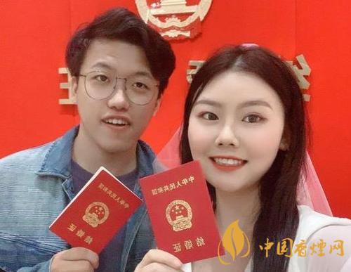 90后同名同姓情侶領證結(jié)婚 太有夫妻緣了！