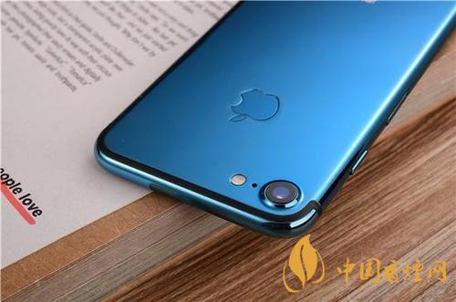iphone12藍(lán)色好看嗎？ iphone12藍(lán)色和白色哪個(gè)好看？