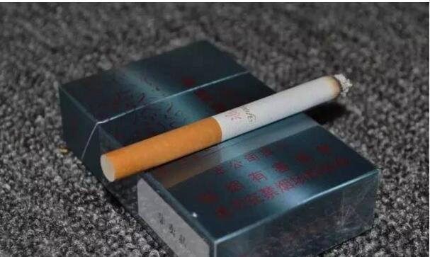 黃鶴樓游泳回歸，爺爺輩最喜愛的香煙品牌