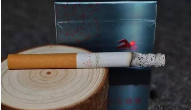 黃鶴樓游泳回歸，爺爺輩最喜愛的香煙品牌