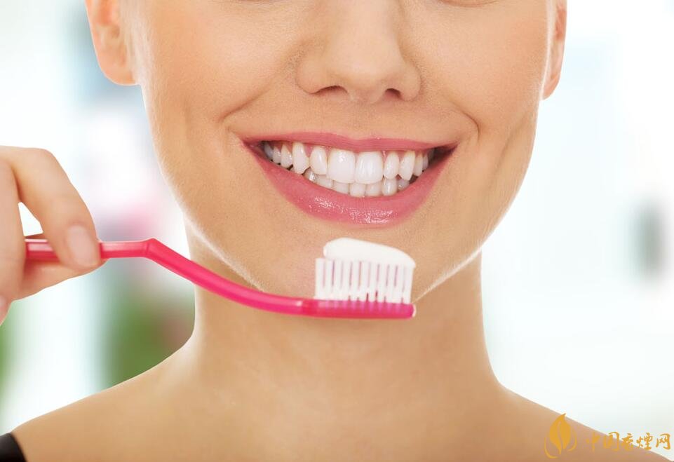 抽煙牙齒黃怎么變白，快速去除煙漬小妙招