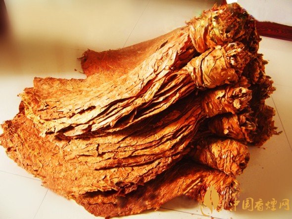 旱煙和煙卷哪個危害大，旱煙袋很有講究