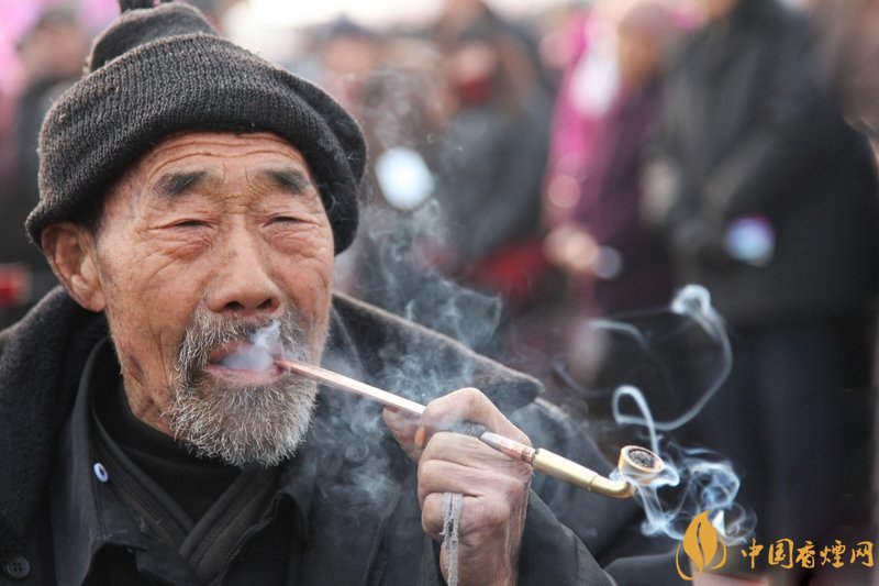 旱煙和煙卷哪個危害大，旱煙袋很有講究