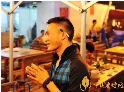 香煙夾耳朵上是怎么來(lái)的，耳夾煙是男人的專利