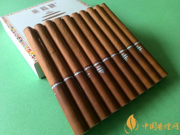 國產(chǎn)雪茄煙黃鶴樓雪之景5號(hào)好抽嗎 品吸機(jī)制茄雪之景5號(hào)